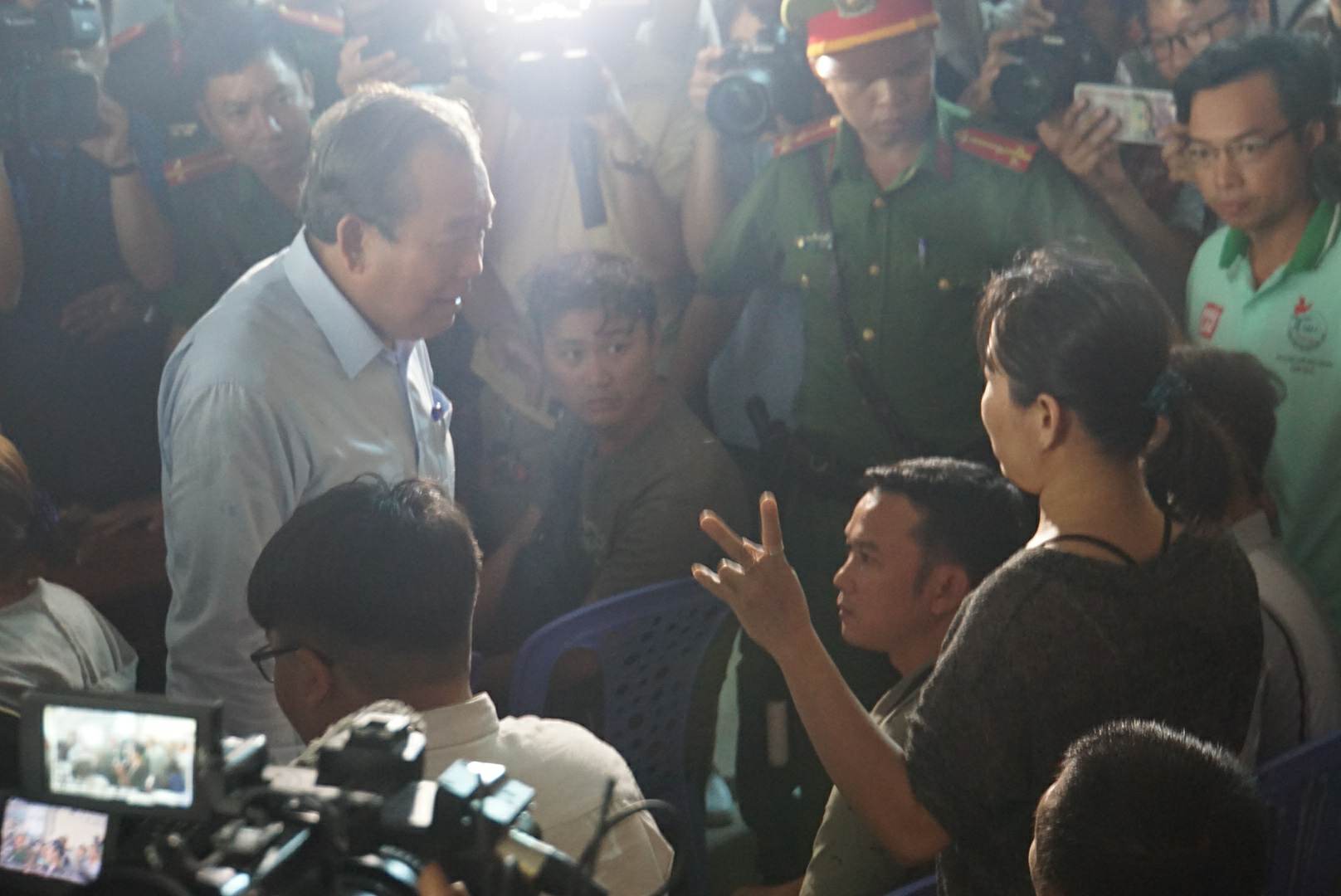 Phó Thủ tướng Trương Hòa Bình đối thoại với cư dân vụ cháy 13 người chết